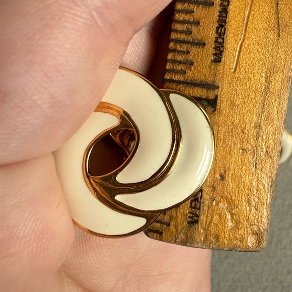 Vintage Monet White Enamel Swirl Clip-On Earrings – Gold Tone - Picture 8 of 8